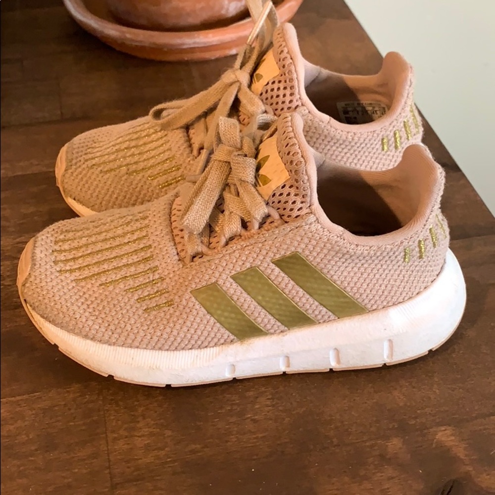 Dusty Pink Gold Adidas Swift Run 8K